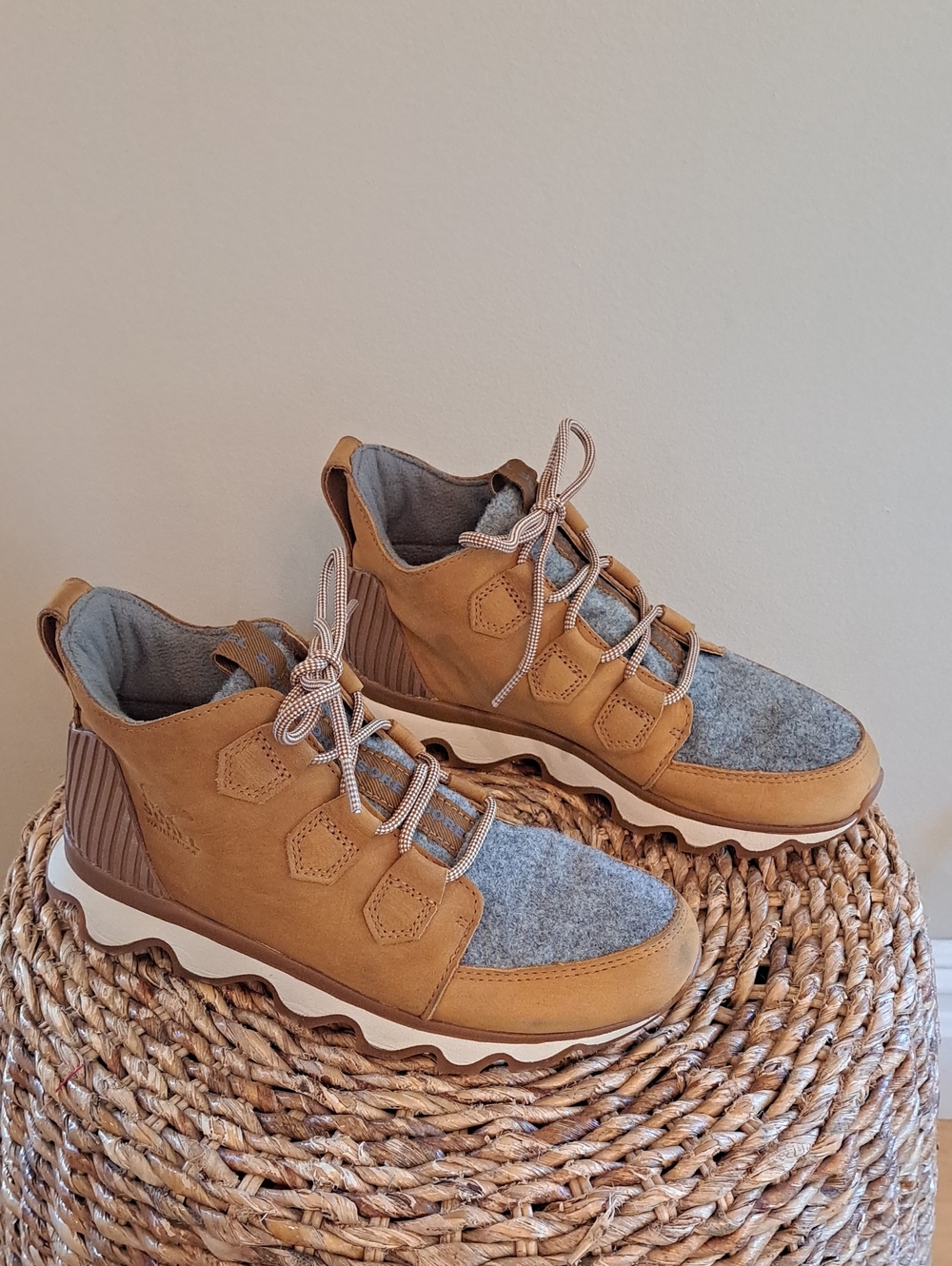 Sorel Womens Kinetic Caribou Camel Brown Suede Waterproof Ankle Booties 7.5